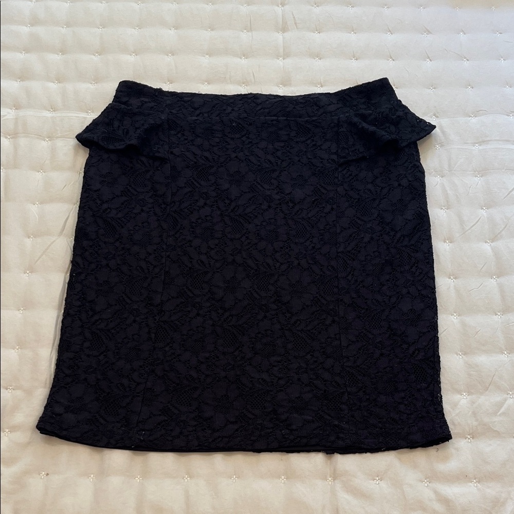 Chic Black Lace Pencil Skirt
